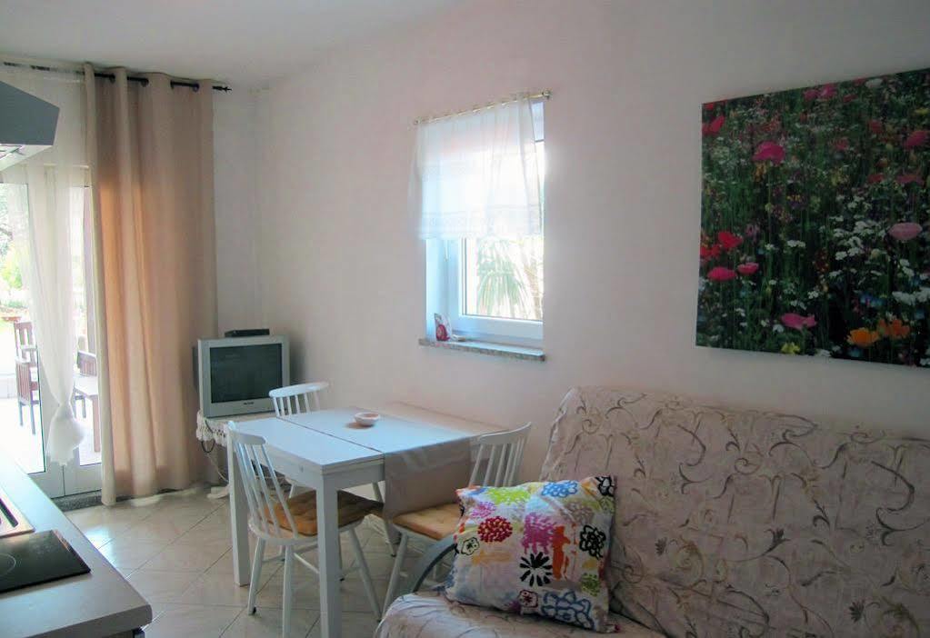 אומאג Apartments Maria מראה חיצוני תמונה